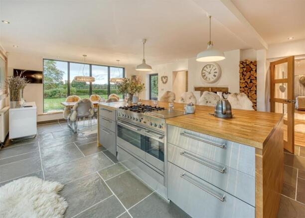 Grouse Lodge-kitchen3.jpg