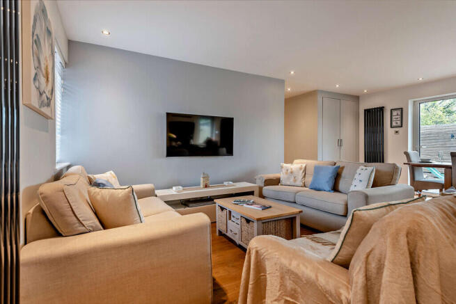 8593092-interior2...