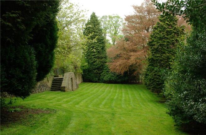 Lawned Gardens