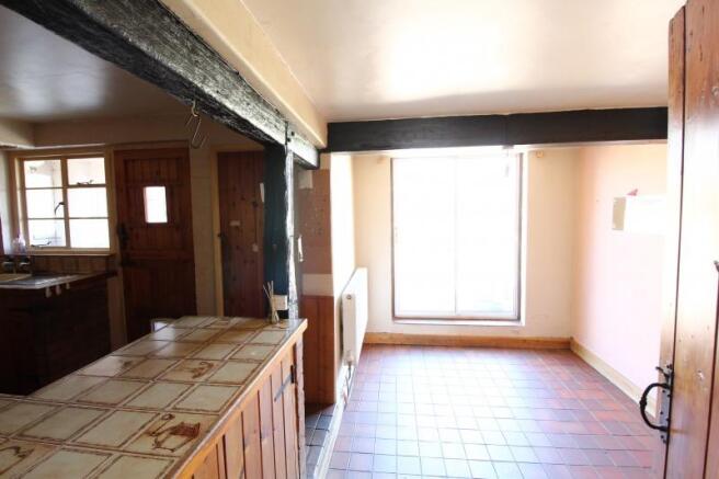 https://s3-eu-west-1.amazonaws.com/propertylab/allanmorris/property-images/standard/5105_23 Tilesford Cottages - Dining Room.JPG