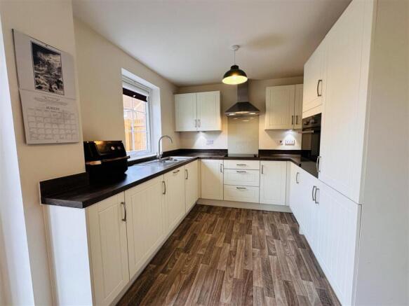 4 bed Detached for sale Image 7