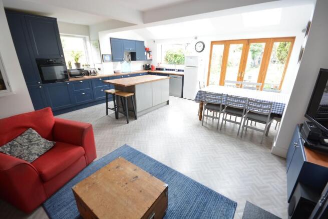 KITCHEN/FAMILY ROOM