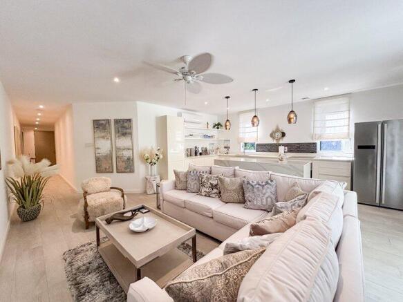 One Queen Street, Apartment 3