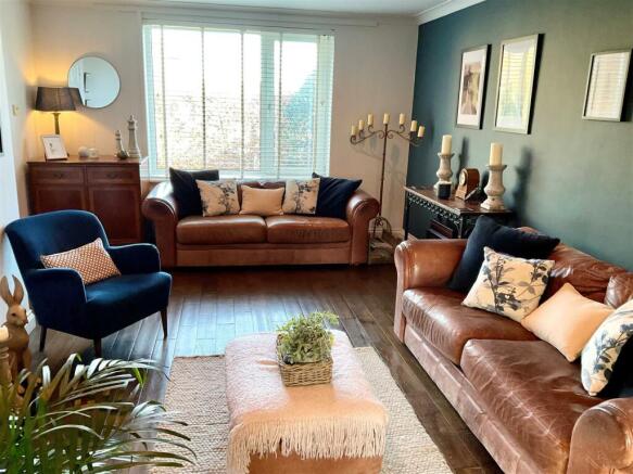 Lounge pic1.jpg