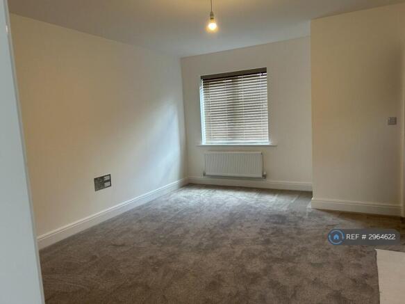 3 bed Semi-Detached to rent Image 5