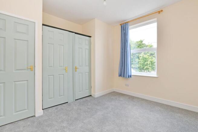 3 bed Terraced to rent Image 12