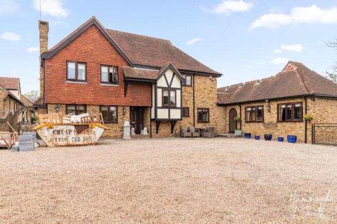 Broxhill Road, Havering-Atte-Bower, RM4 photo 4