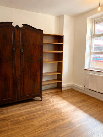 3 bed Flat to rent Image 7