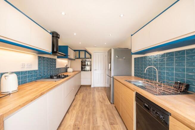 Brooklands Close, Luton, Bedfordshire, LU4 9EH photo 4