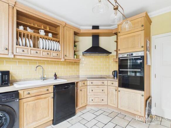 4 bed Semi-Detached for sale Image 6