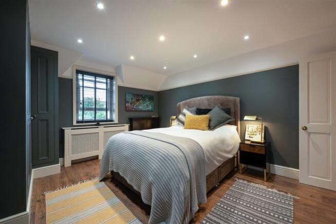 second floor bed 2 gusety.jpg