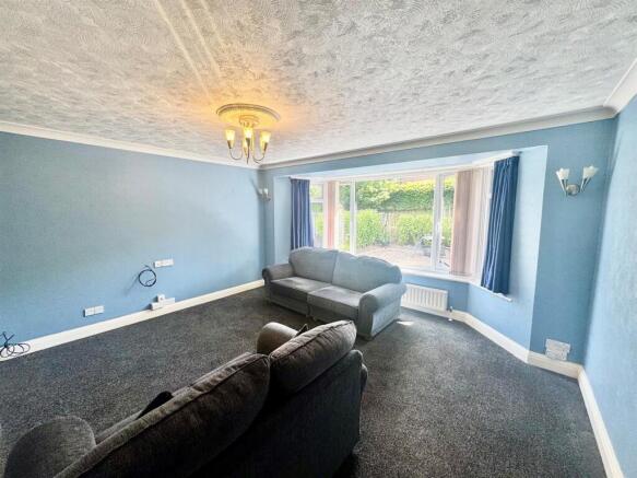 2 bed Flat for sale Image 3
