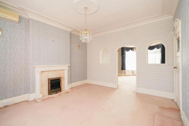 5 bed Semi-Detached for sale Image 11