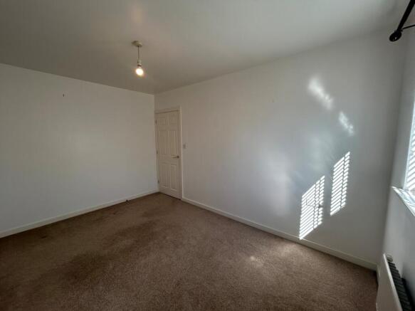 3 bed Semi-Detached to rent Image 9