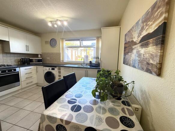 Pinewood Road, Burton-On-Trent photo 4