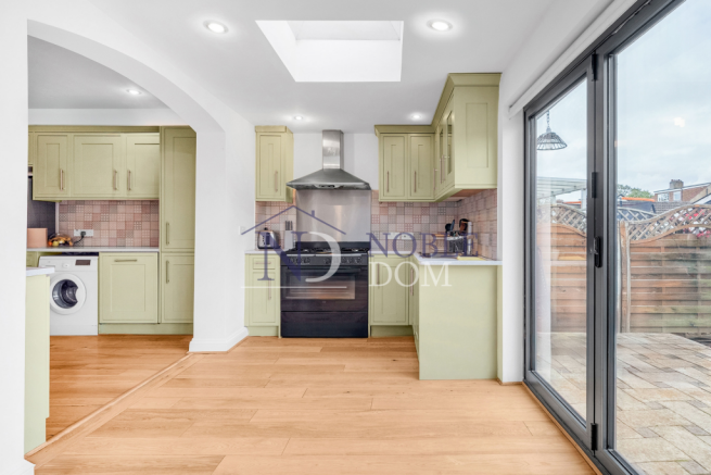 4 BEDROOM 2 BATHROOM TERRACED HOUSE IN ISLEWORTH
