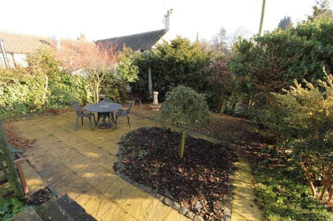 FRONT GARDEN - 1