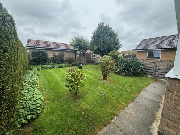 Front garden 2.jpg