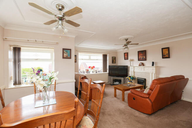 Lounge / Dining R...