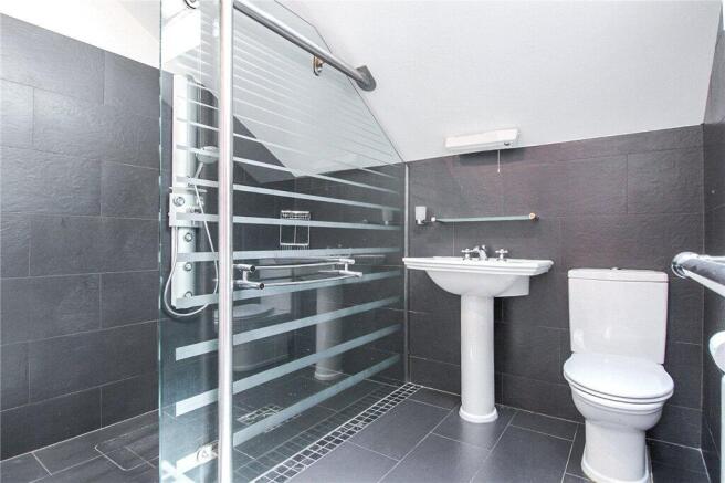 5 bed Detached for sale Image 10