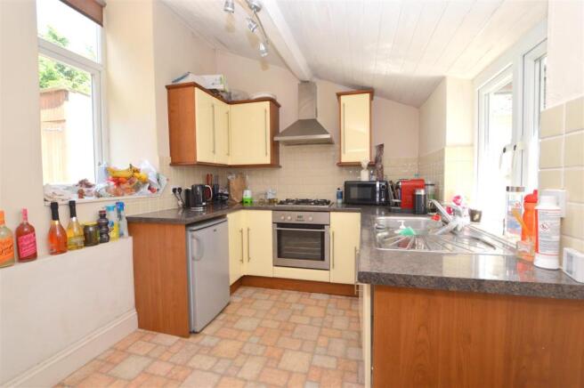 Flat 2 5 Manston Terrace - Kit.jpg