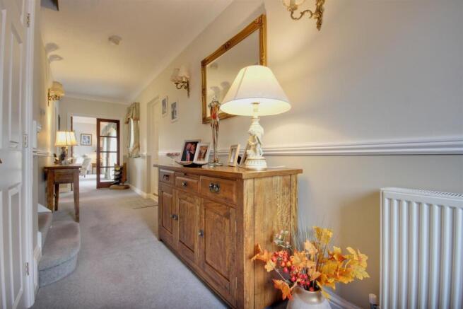 4 bed Detached for sale Image 11