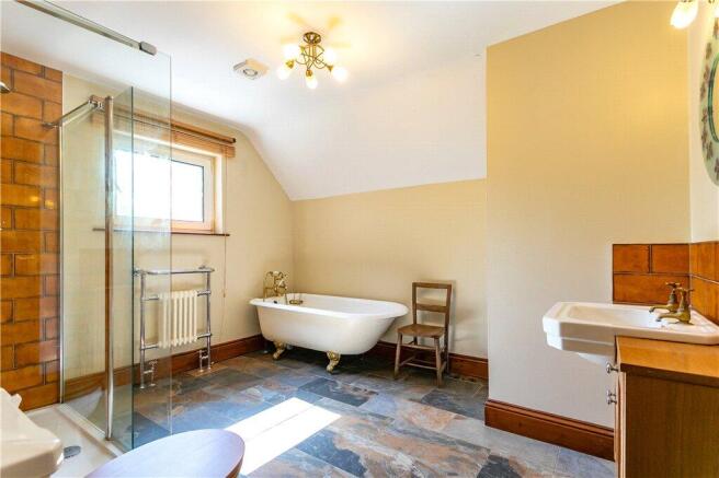 4 bed House for sale Image 10