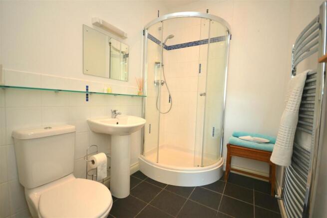 Bathroom 2ed.jpg