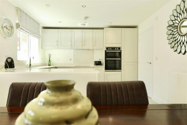 4 bed Detached for sale Image 10