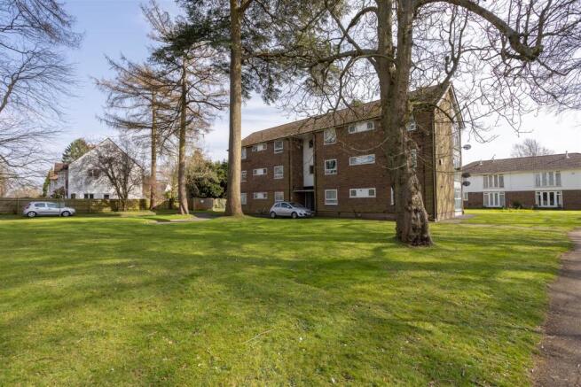 flat-courtlands-crescent-banstead-204.jpg