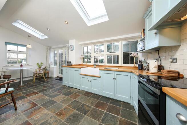 Kitchen 3.jpg