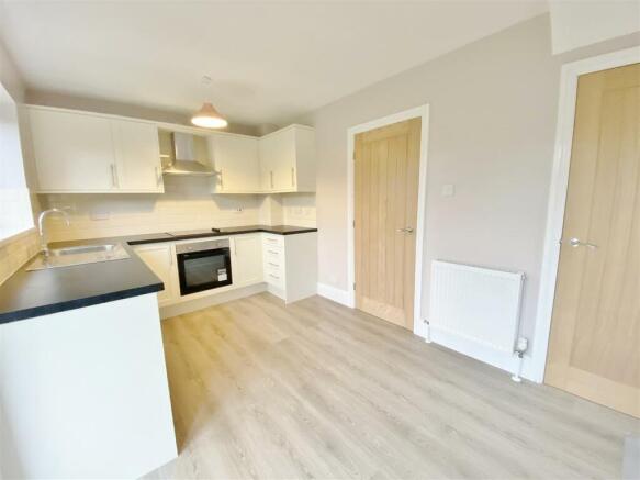 Kitchen 2.jpg