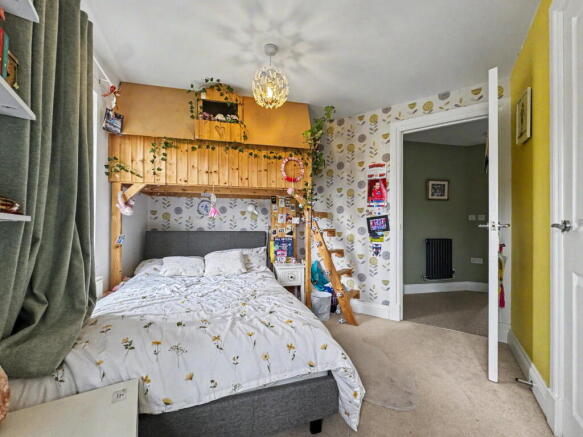 4 bed Detached for sale Image 10