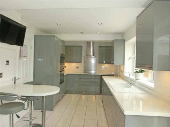 Mayhurst Lane 39 kitchen 2.jpg