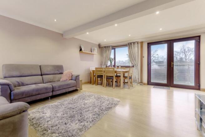 Lounge/Dining