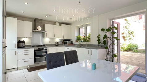 Detached Spacious- 3 Double Bedroom at PineTrees Development- Eaker Street, High Wycombe