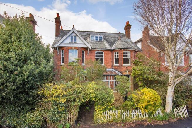 6-bed detached on 17, Oakdale Road, Tunbridge Wells, Kent TN4, £1,250,000
