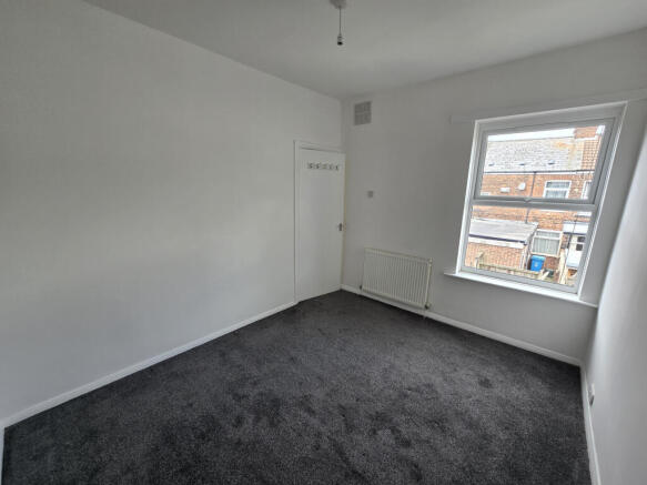 2 bed End of Terrace to rent Image 9