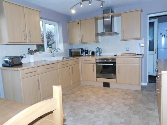 KITCHEN / DINING ROOM