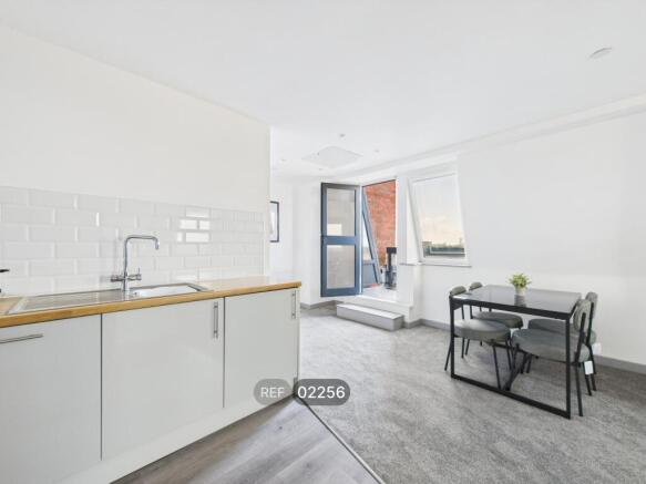 2 bed Apartment to rent Image 4