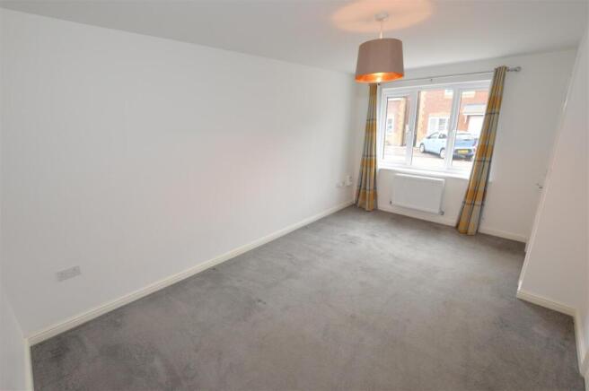 2 bed Semi-Detached to rent Image 2