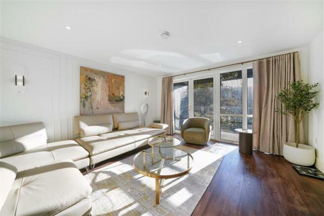 2 Sir Alexander Close - lA2o6p4c61zLeYtBdHmE.jpg