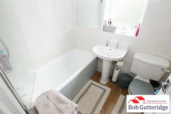 FIRST FLOOR BATHROOM