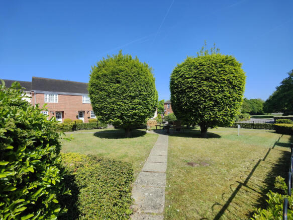 Front Communal Garden