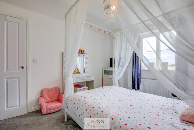 4 bed Detached for sale Image 11