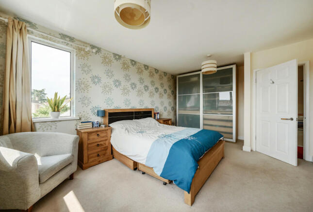 Master Bedroom.Jpg