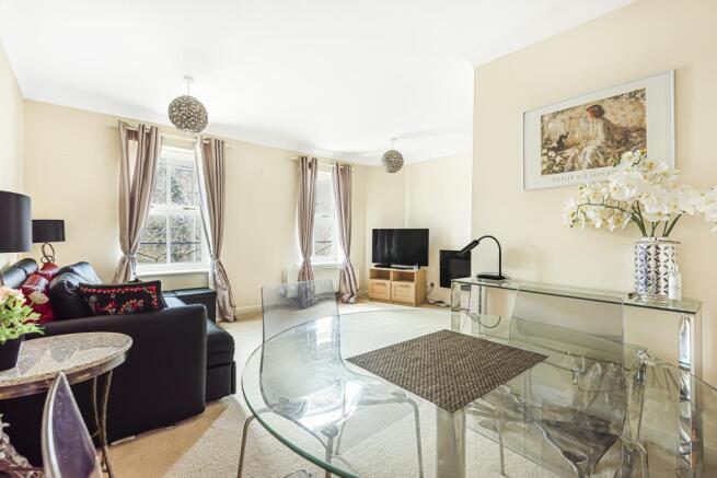Living room/Dining area