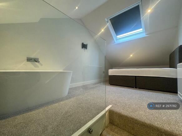 2 bed Flat to rent Image 8