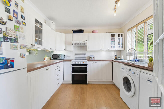 Baden Close, Staines-upon-Thames, Surrey TW18 photo 4