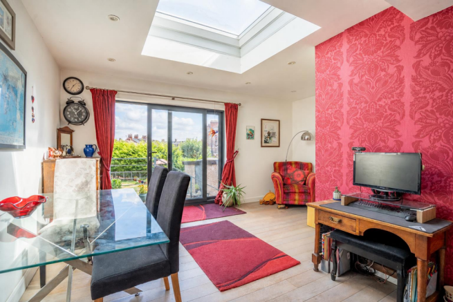 4 bed Semi-Detached for sale Image 5